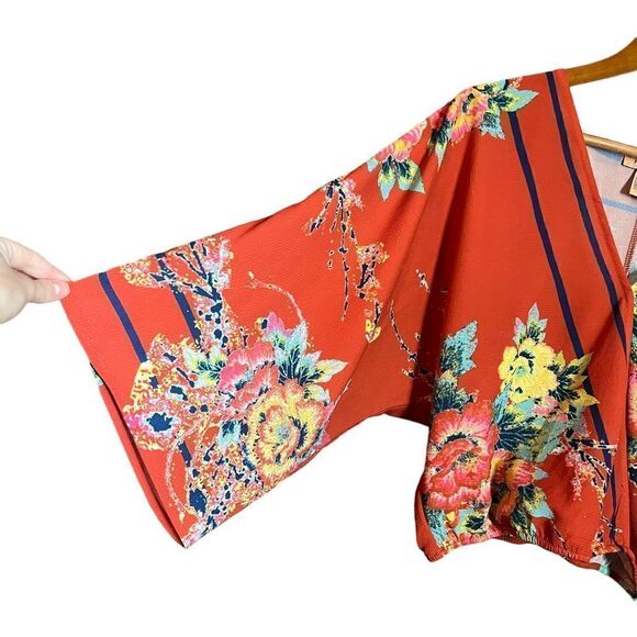 Flying tomato floral patterned blouse. Size xs - Picture 5 of 7